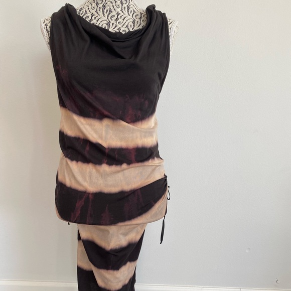 Multicolored striped summer dress with exposed lower back - Picture 1 of 5